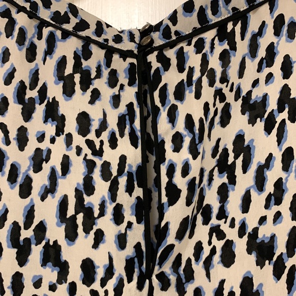 Banana Republic Animal Print Short Sleeve Ruffle Shirt. Size M. - Picture 7 of 15